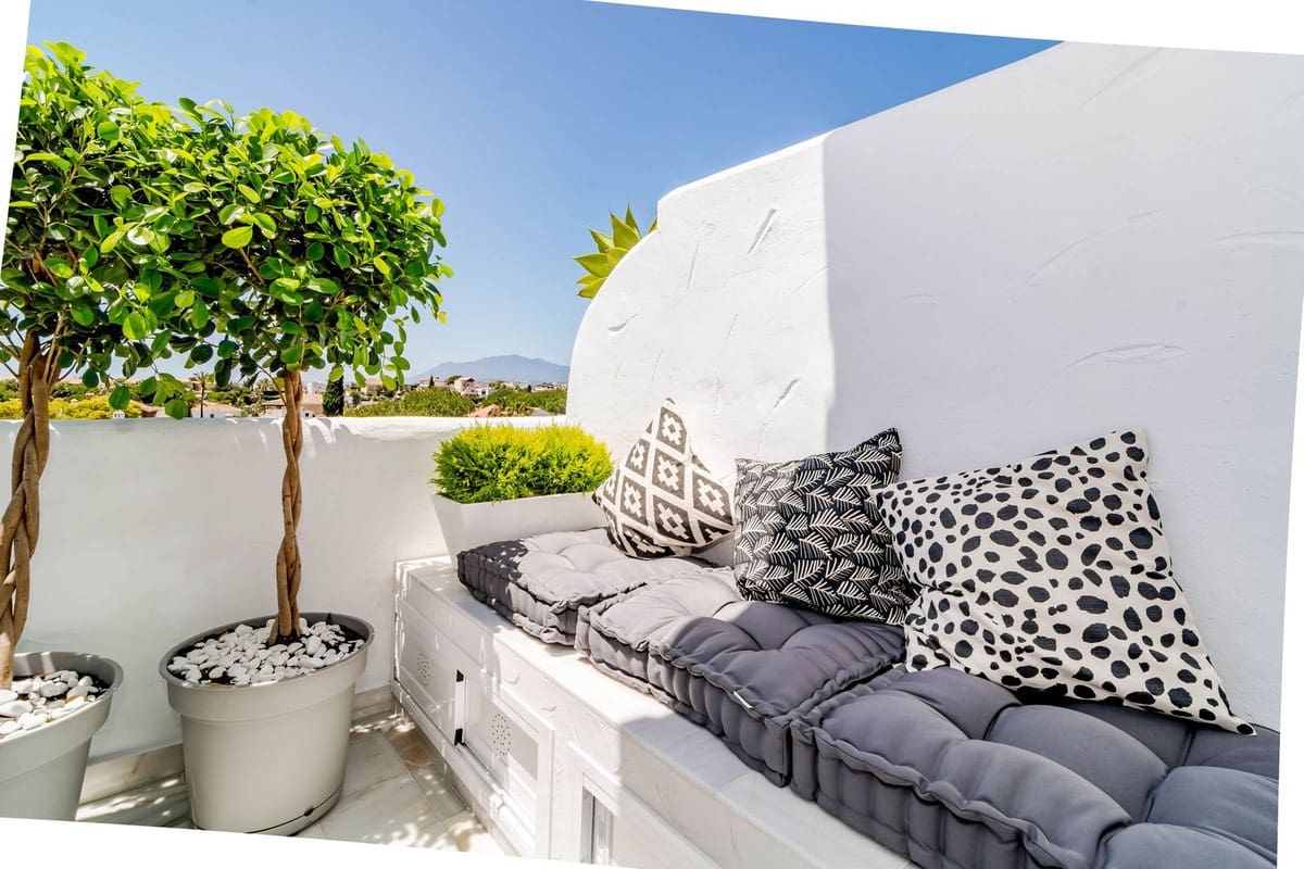 3 bedroom Apartment for sale in Nueva Andalucia with pool - € 599,000 (Ref: 8994824)