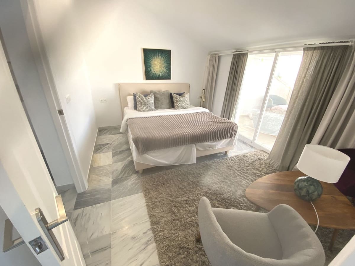 3 bedroom Apartment for sale in Nueva Andalucia with pool - € 599,000 (Ref: 8994824)