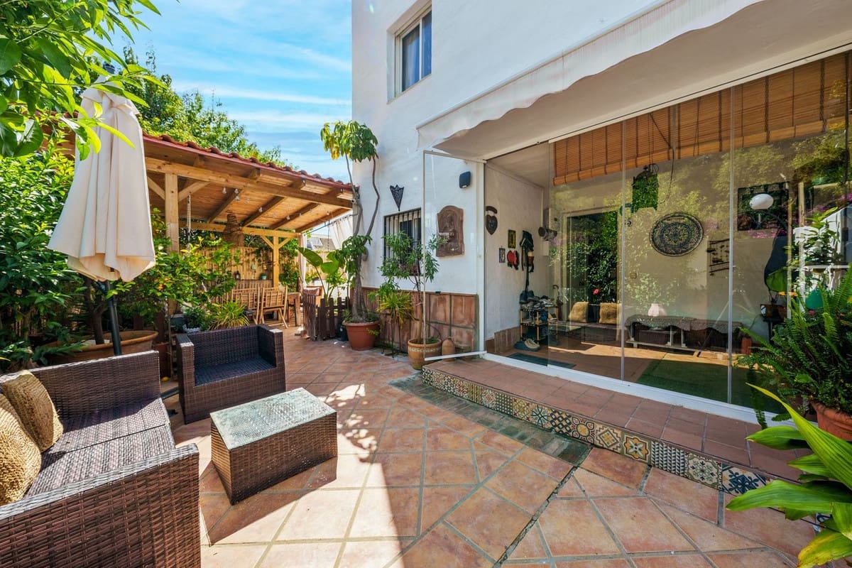 3 soveværelse Byhus til salg i Marbella med swimmingpool - € 790.000 (Ref: 8994829)
