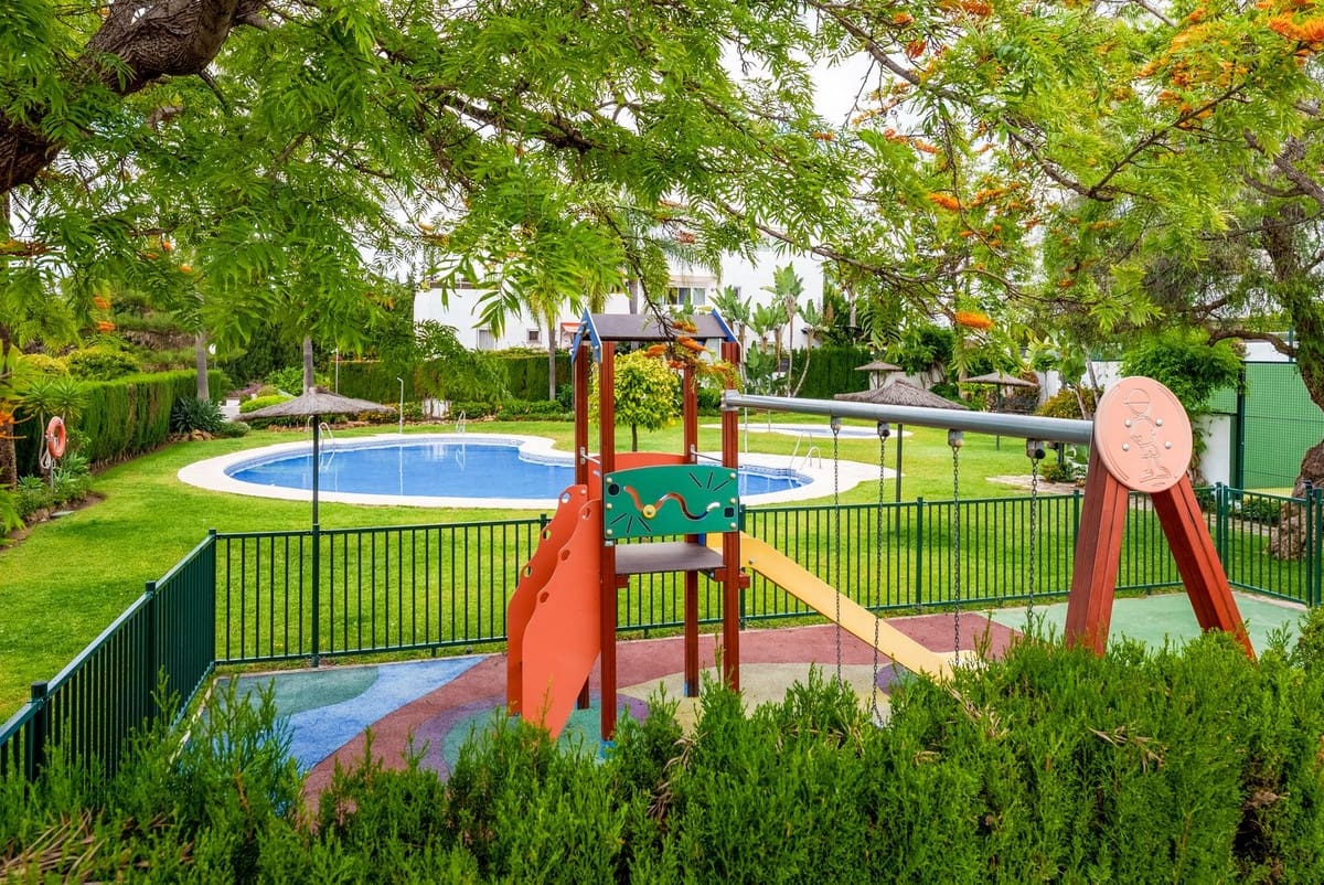 3 soveværelse Byhus til salg i Marbella med swimmingpool - € 790.000 (Ref: 8994829)