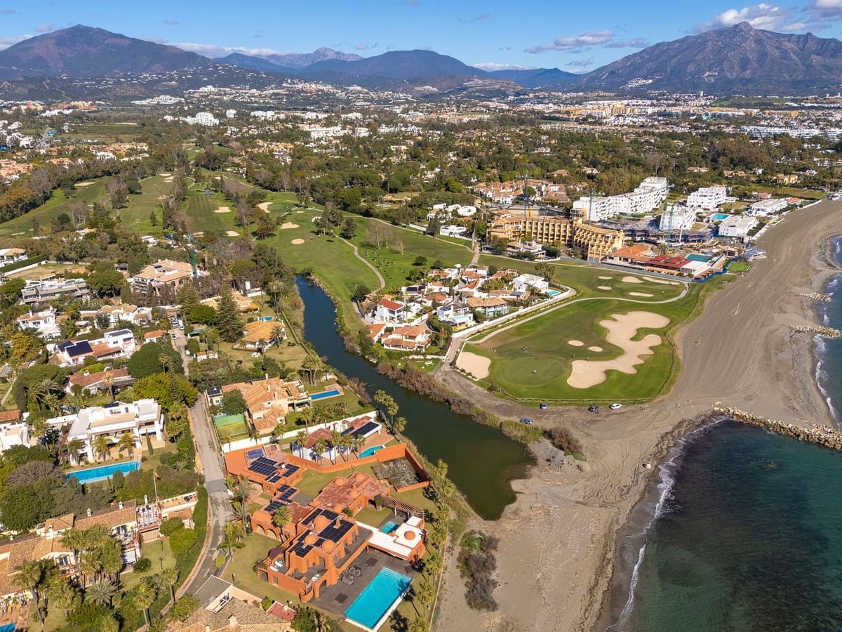 4 bedroom Villa for sale in Guadalmansa with pool - € 2,200,000 (Ref: 9015127)