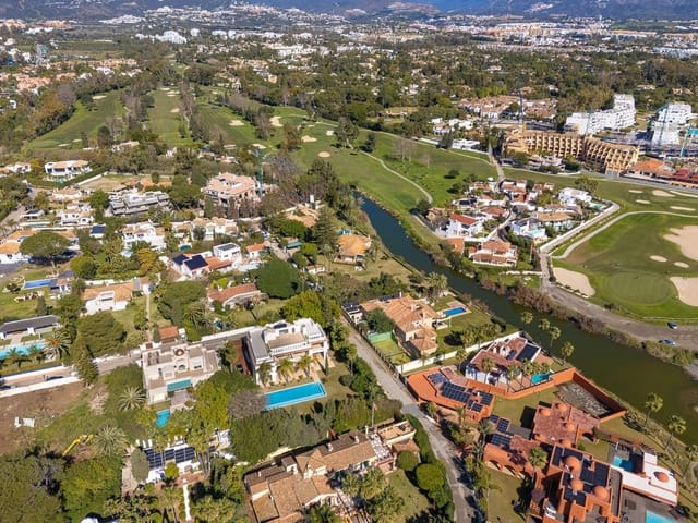Chalet de 4 habitaciones en Resinera-Voladilla, Estepona en venta con piscina - 2.200.000 € (Ref: 9015127)