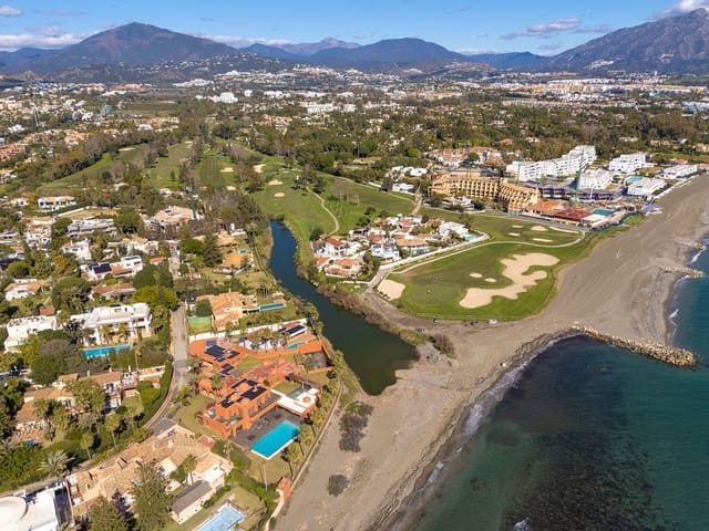 Chalet de 4 habitaciones en Resinera-Voladilla, Estepona en venta con piscina - 2.200.000 € (Ref: 9015127)