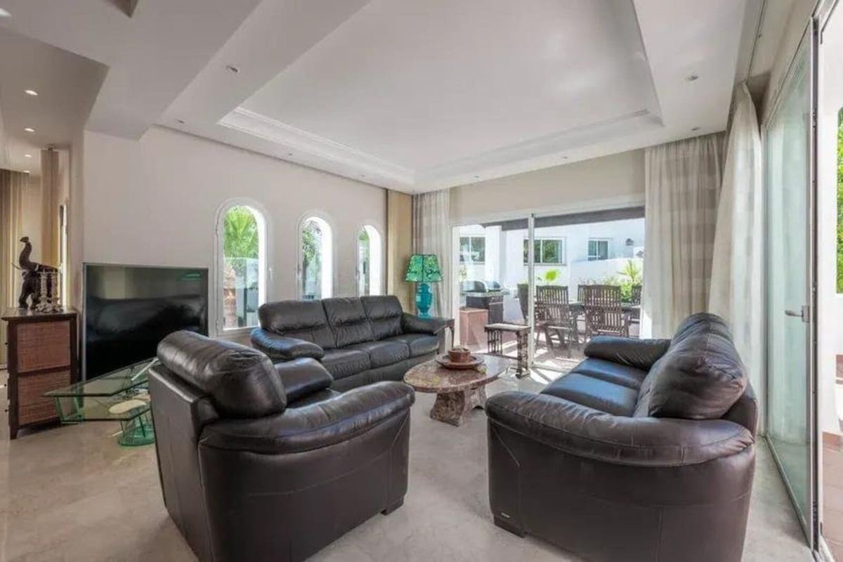 3 slaapkamer Appartement te koop in Puerto Banus met zwembad - € 1.600.000 (Ref: 9015144)