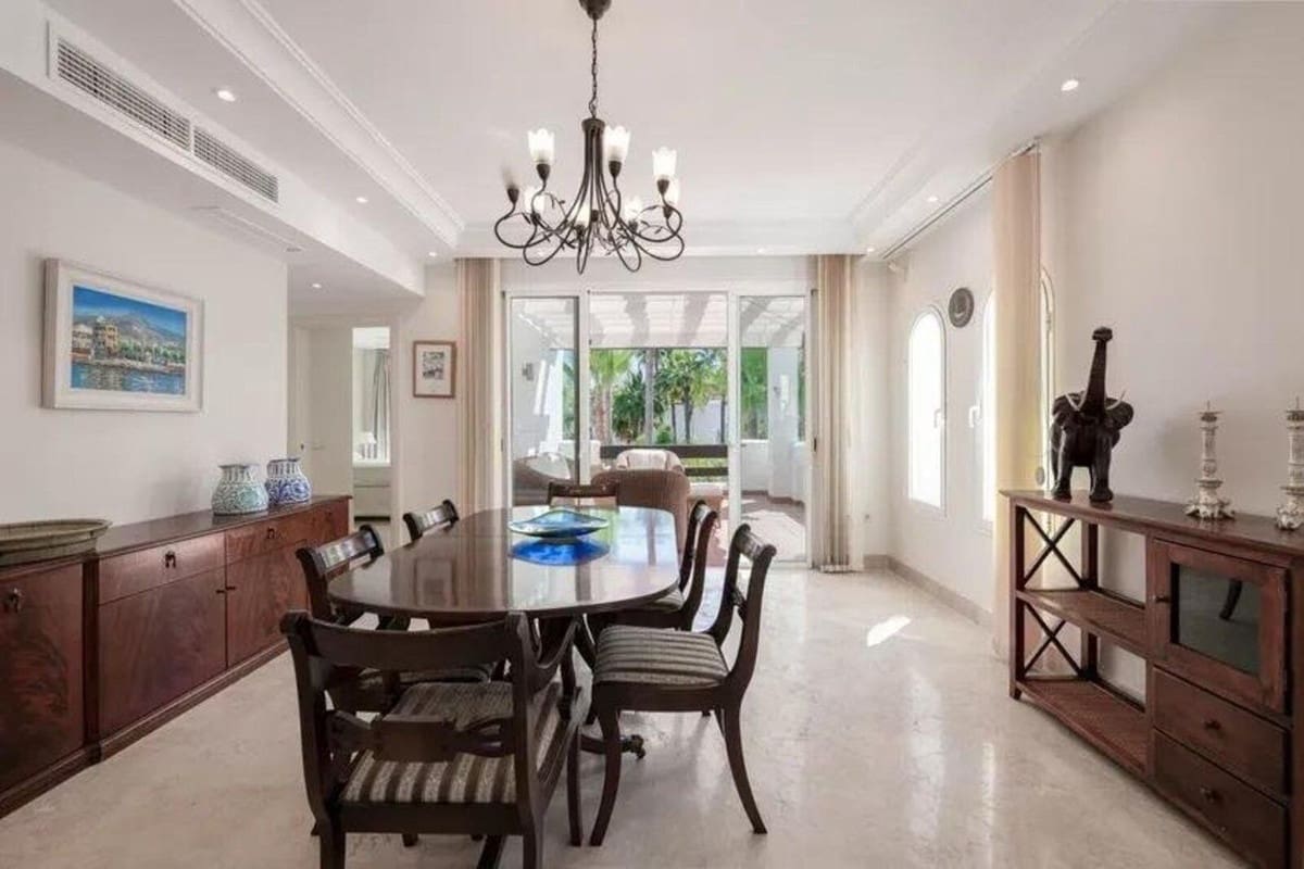 3 slaapkamer Appartement te koop in Puerto Banus met zwembad - € 1.600.000 (Ref: 9015144)