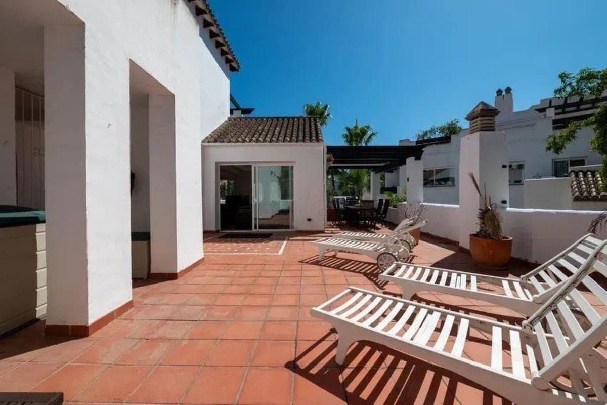 3 slaapkamer Appartement te koop in Puerto Banus met zwembad - € 1.600.000 (Ref: 9015144)