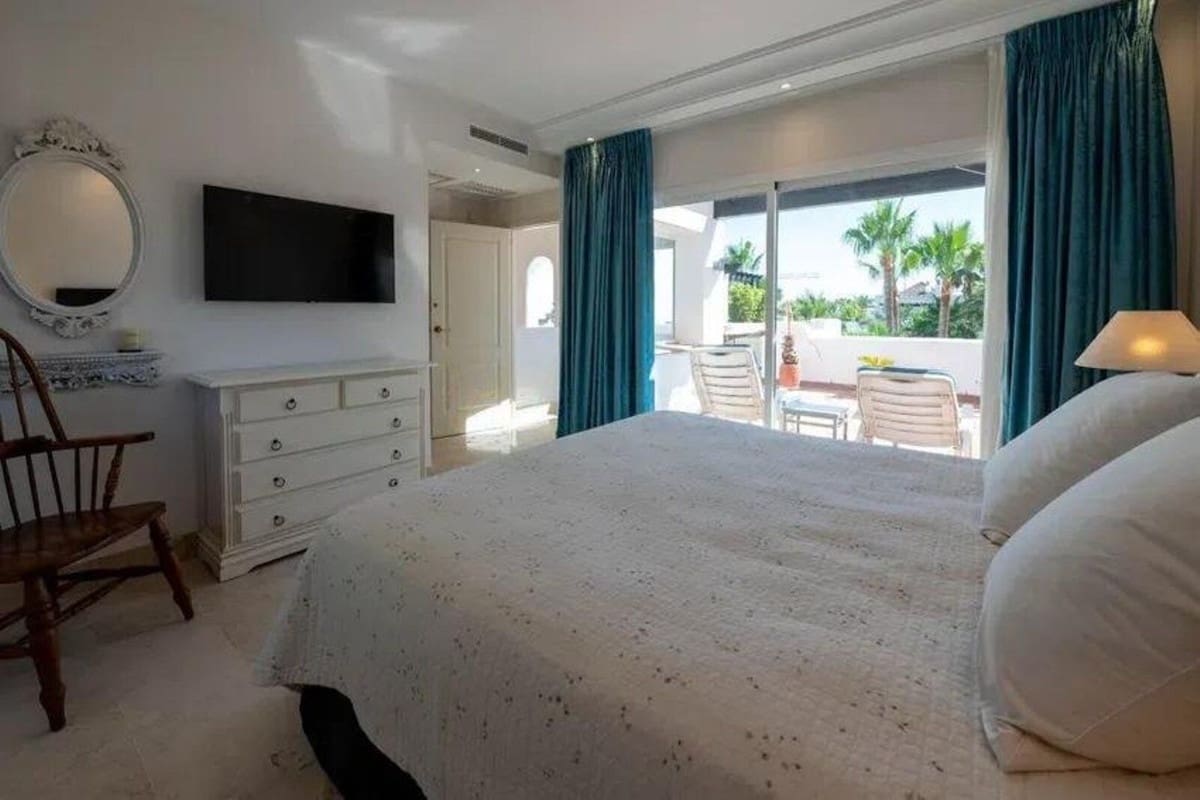 3 slaapkamer Appartement te koop in Puerto Banus met zwembad - € 1.600.000 (Ref: 9015144)