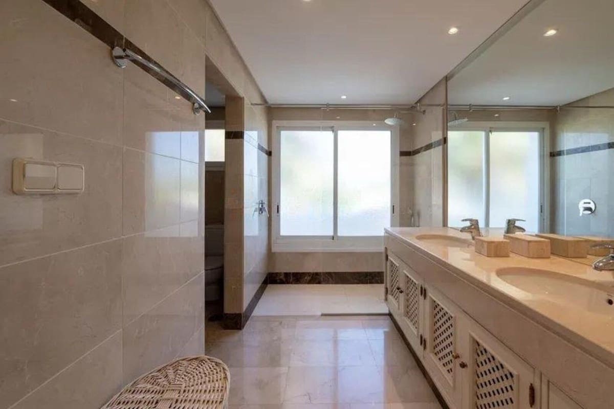 3 slaapkamer Appartement te koop in Puerto Banus met zwembad - € 1.600.000 (Ref: 9015144)