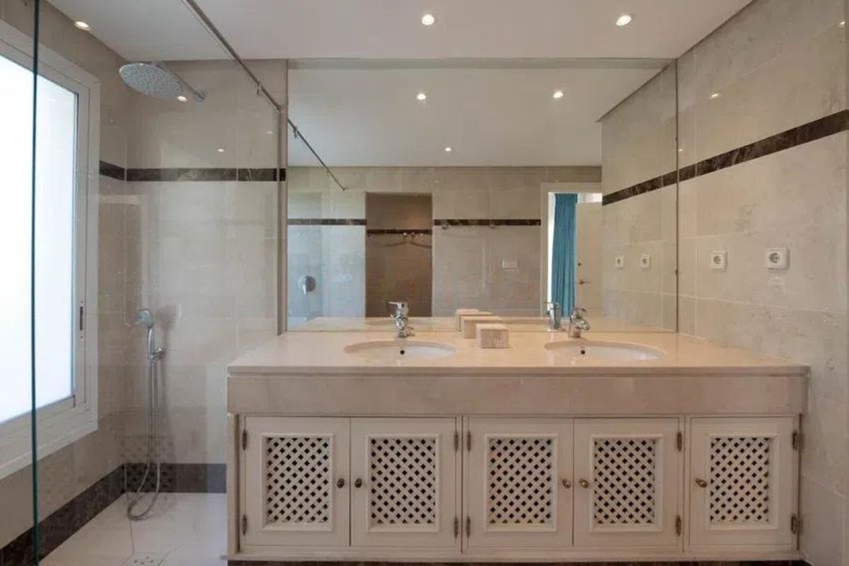 3 slaapkamer Appartement te koop in Puerto Banus met zwembad - € 1.600.000 (Ref: 9015144)