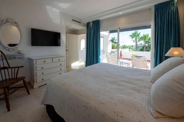 3 soverom Leilighet til salgs i Puerto Banus, Marbella med svømmebasseng - € 1 600 000 (Ref: 9015144)