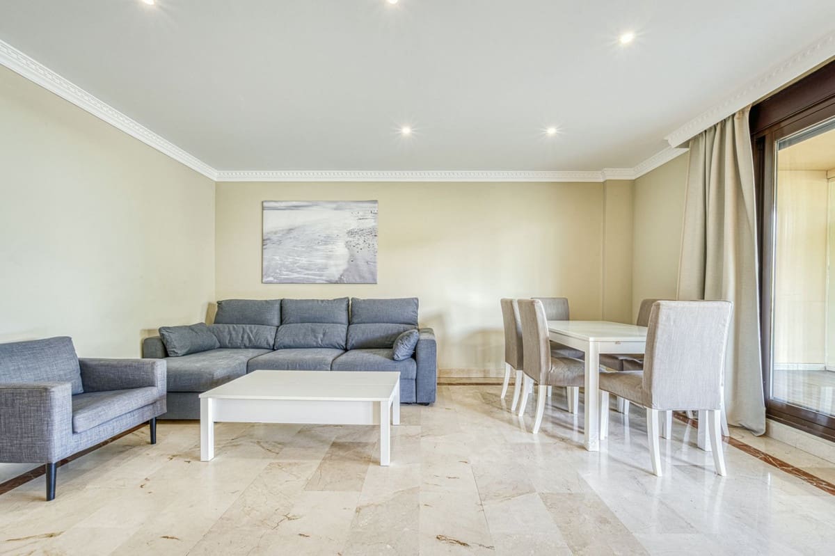 2 soveværelse Lejlighed til salg i Benahavis med swimmingpool - € 435.000 (Ref: 9015148)