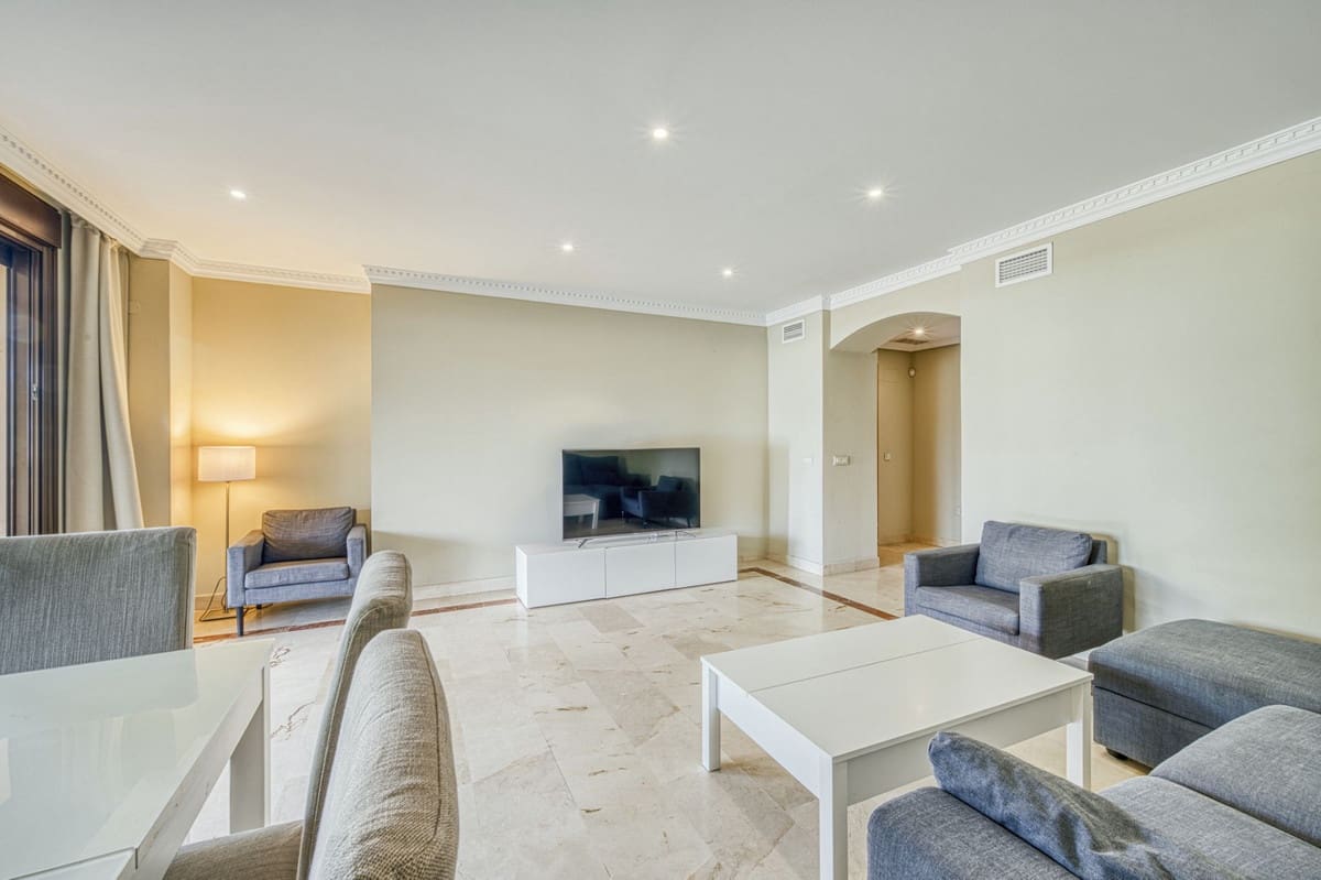 2 Zimmer Apartment zu verkaufen in Benahavis mit Pool - 435.000 € (Ref: 9015148)