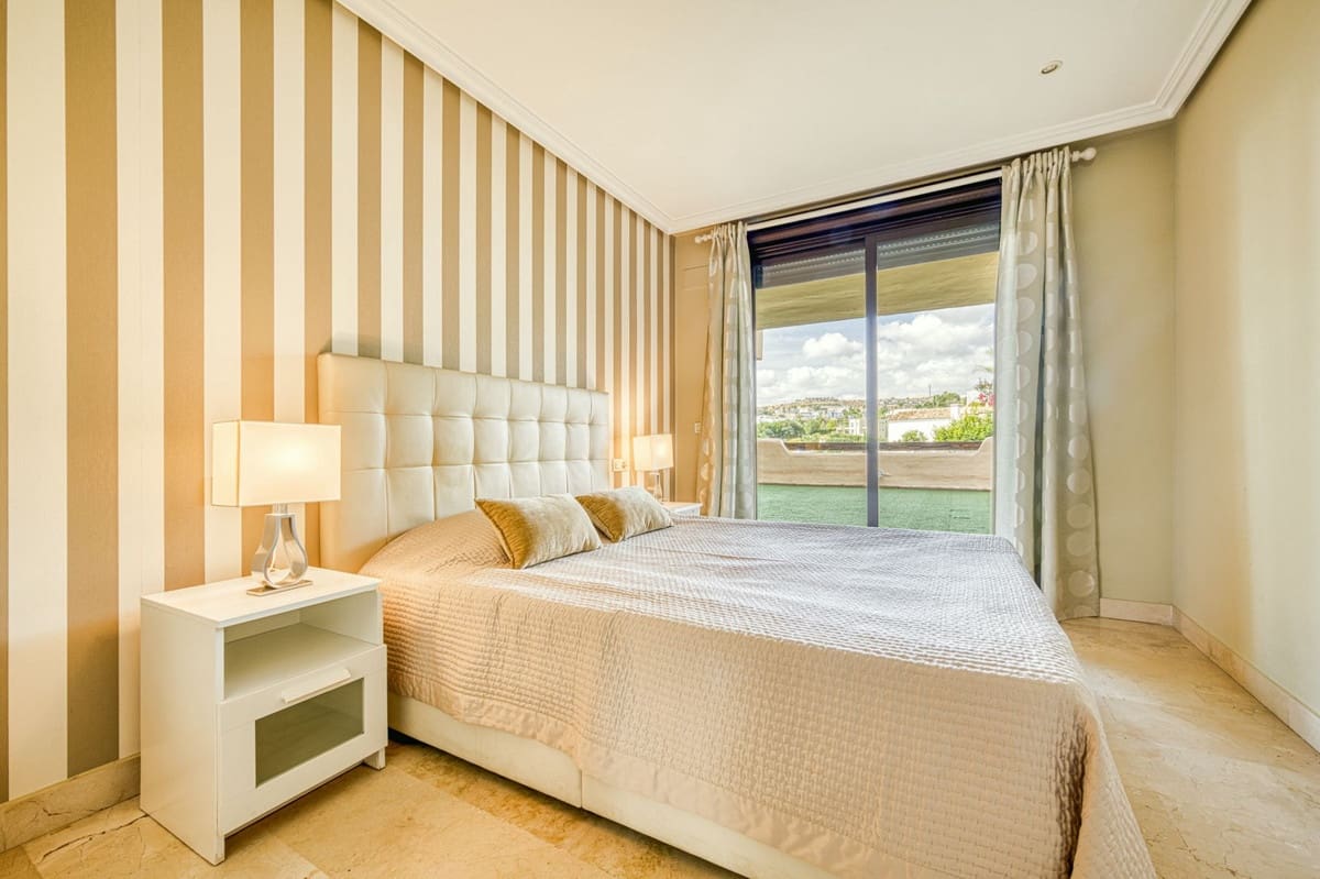 2 Zimmer Apartment zu verkaufen in Benahavis mit Pool - 435.000 € (Ref: 9015148)