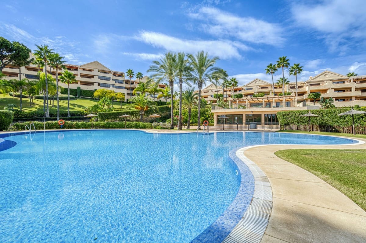 2 Zimmer Apartment zu verkaufen in Benahavis mit Pool - 435.000 € (Ref: 9015148)