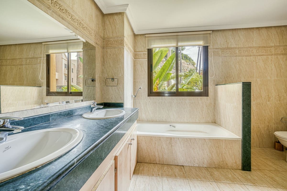 2 soveværelse Lejlighed til salg i Benahavis med swimmingpool - € 435.000 (Ref: 9015148)