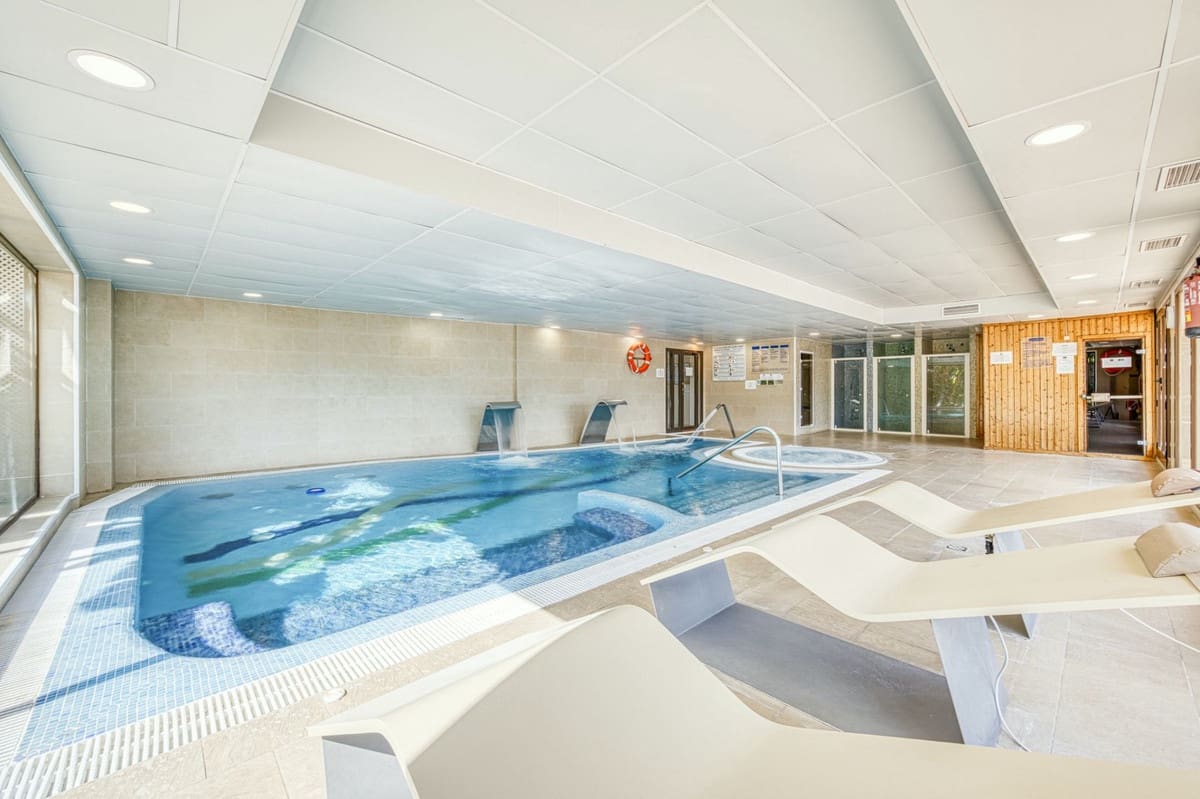 2 soveværelse Lejlighed til salg i Benahavis med swimmingpool - € 435.000 (Ref: 9015148)