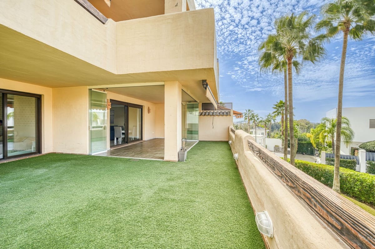 2 soveværelse Lejlighed til salg i Benahavis med swimmingpool - € 435.000 (Ref: 9015148)