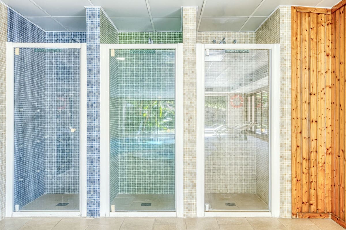 2 soveværelse Lejlighed til salg i Benahavis med swimmingpool - € 435.000 (Ref: 9015148)