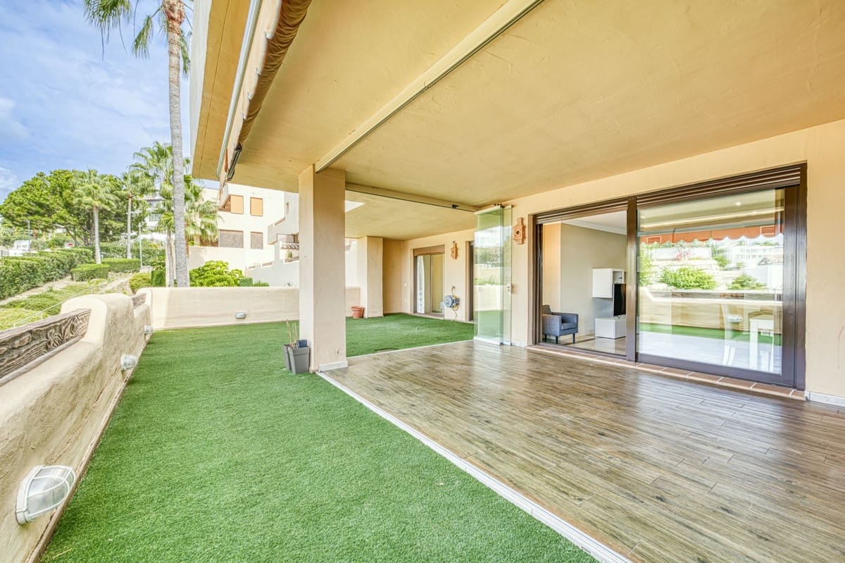 2 bedroom Apartment for sale in Benahavis with pool - € 435,000 (Ref: 9015148)