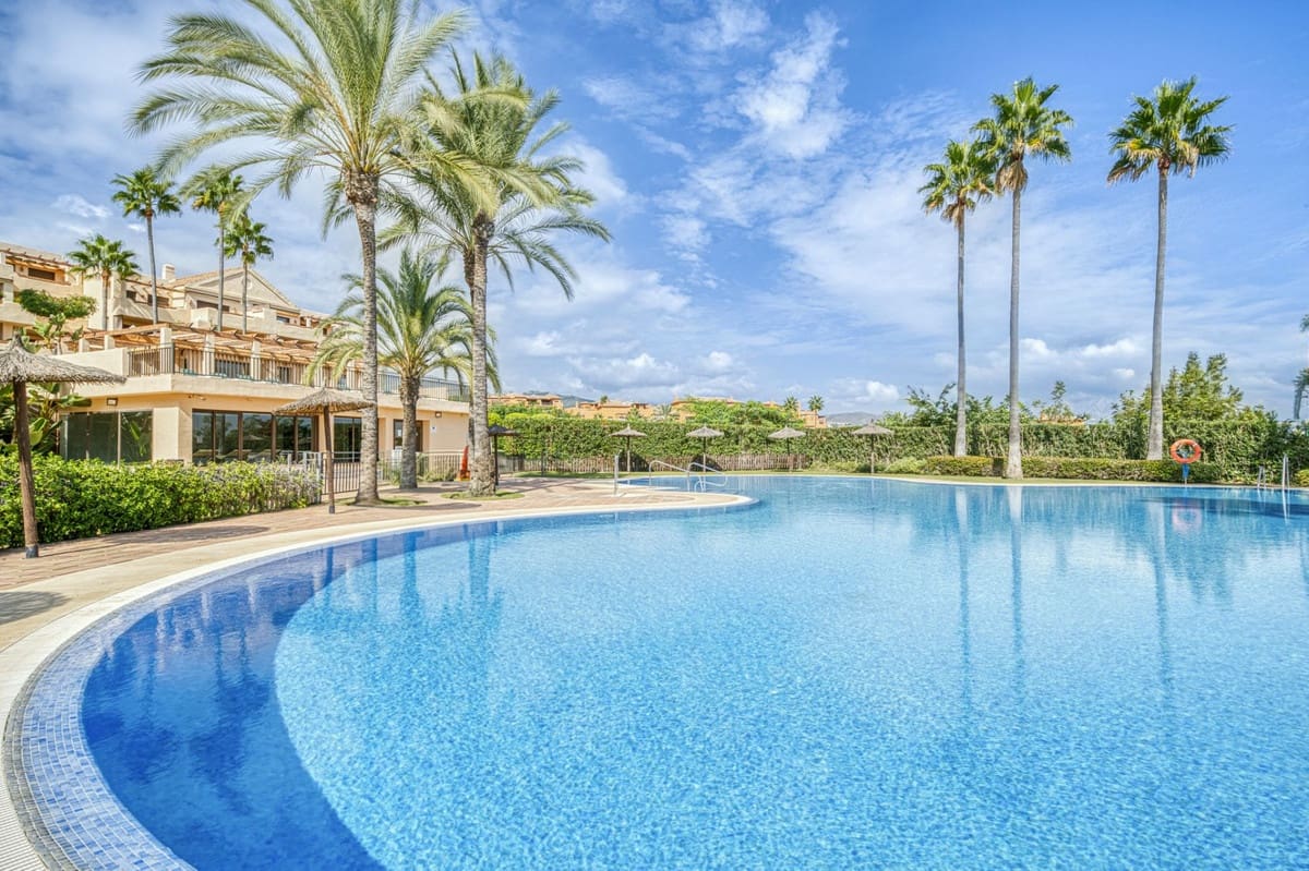 2 bedroom Apartment for sale in Benahavis with pool - € 435,000 (Ref: 9015148)