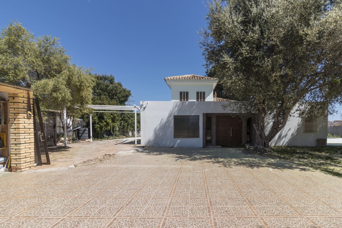 9 soveværelse Villa til salg i Elviria med swimmingpool - € 1.295.000 (Ref: 9015159)