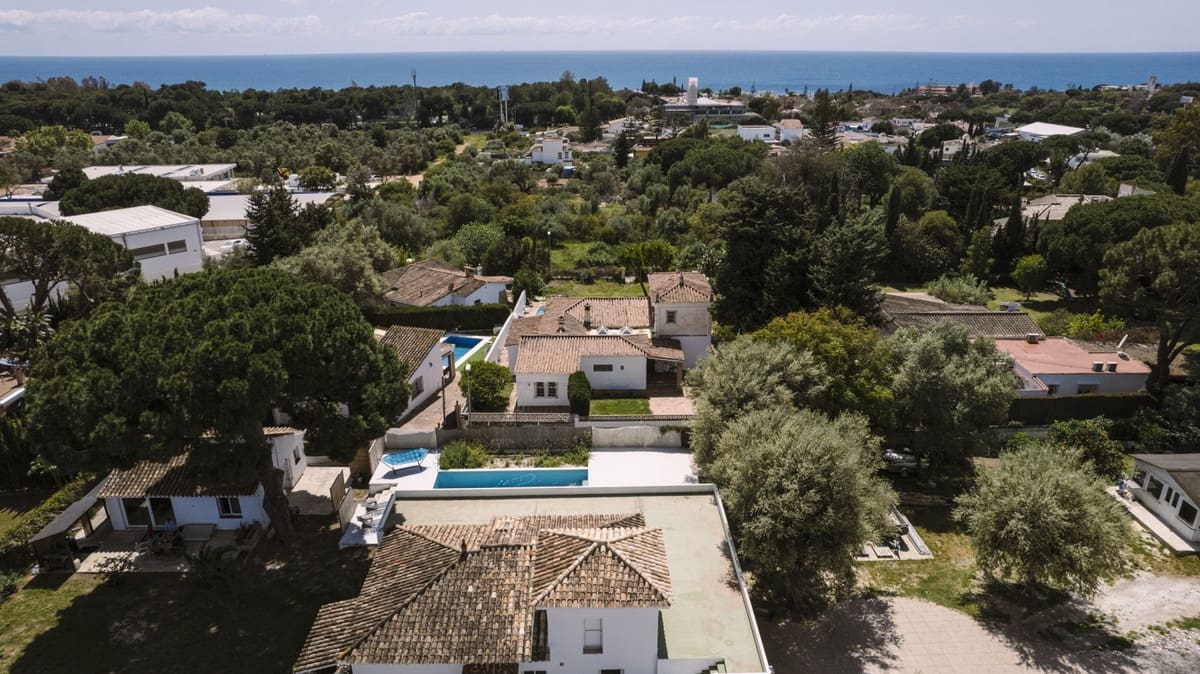 9 soveværelse Villa til salg i Elviria med swimmingpool - € 1.295.000 (Ref: 9015159)