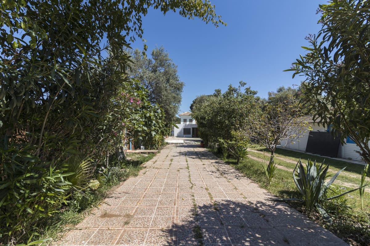 9 soveværelse Villa til salg i Elviria med swimmingpool - € 1.295.000 (Ref: 9015159)