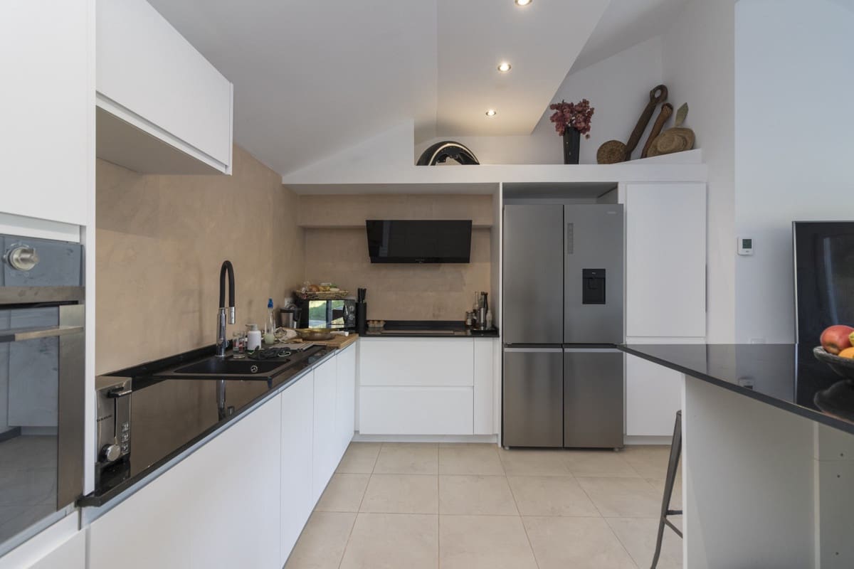 9 soveværelse Villa til salg i Elviria med swimmingpool - € 1.395.000 (Ref: 9015159)