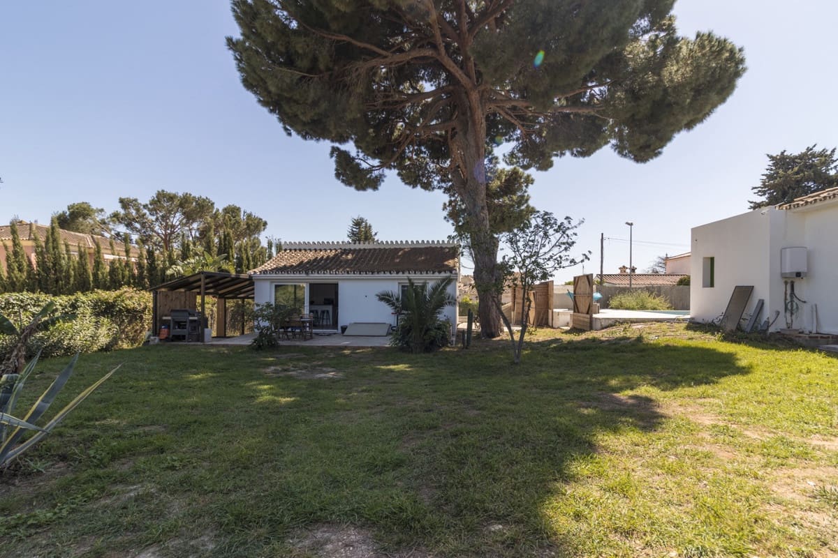 9 soveværelse Villa til salg i Elviria med swimmingpool - € 1.395.000 (Ref: 9015159)