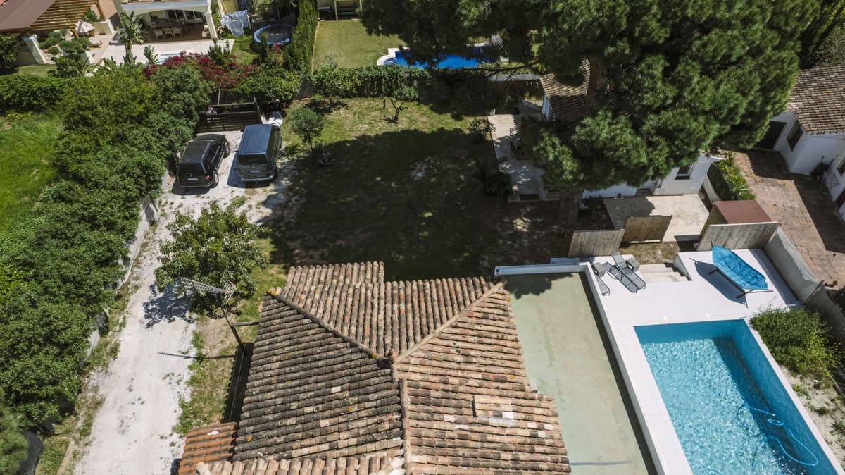 9 soveværelse Villa til salg i Elviria med swimmingpool - € 1.395.000 (Ref: 9015159)