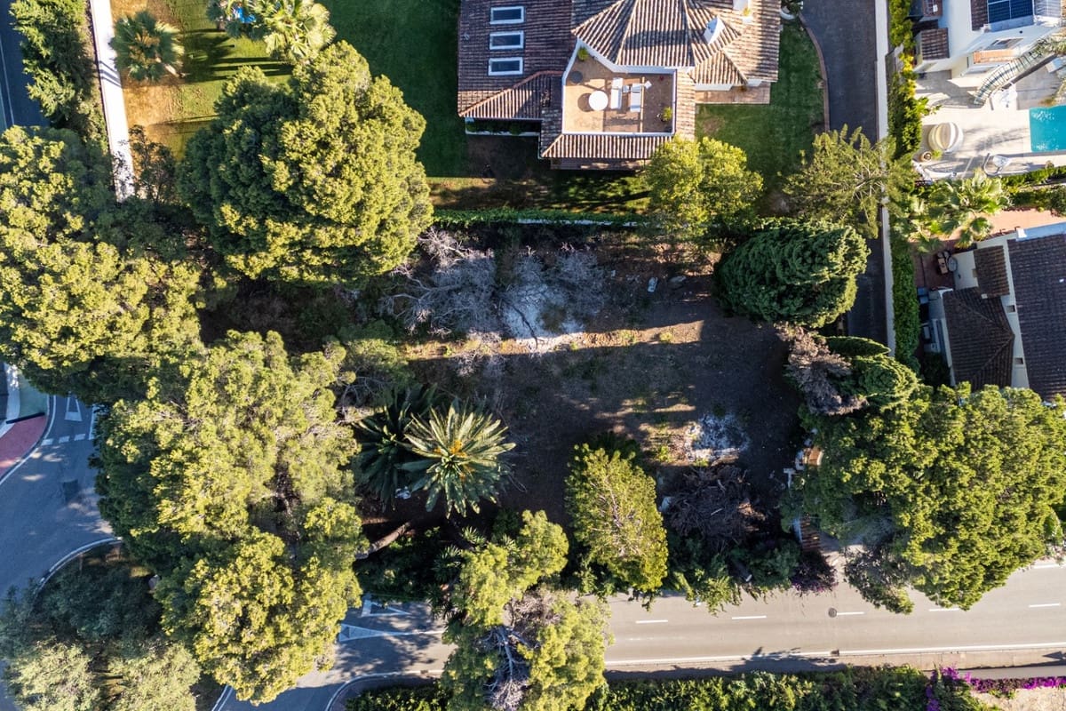 Ubebygd land til salgs i Marbella - € 950 000 (Ref: 9015169)