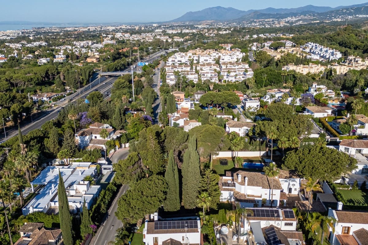 Ubebygd land til salgs i Marbella - € 950 000 (Ref: 9015169)