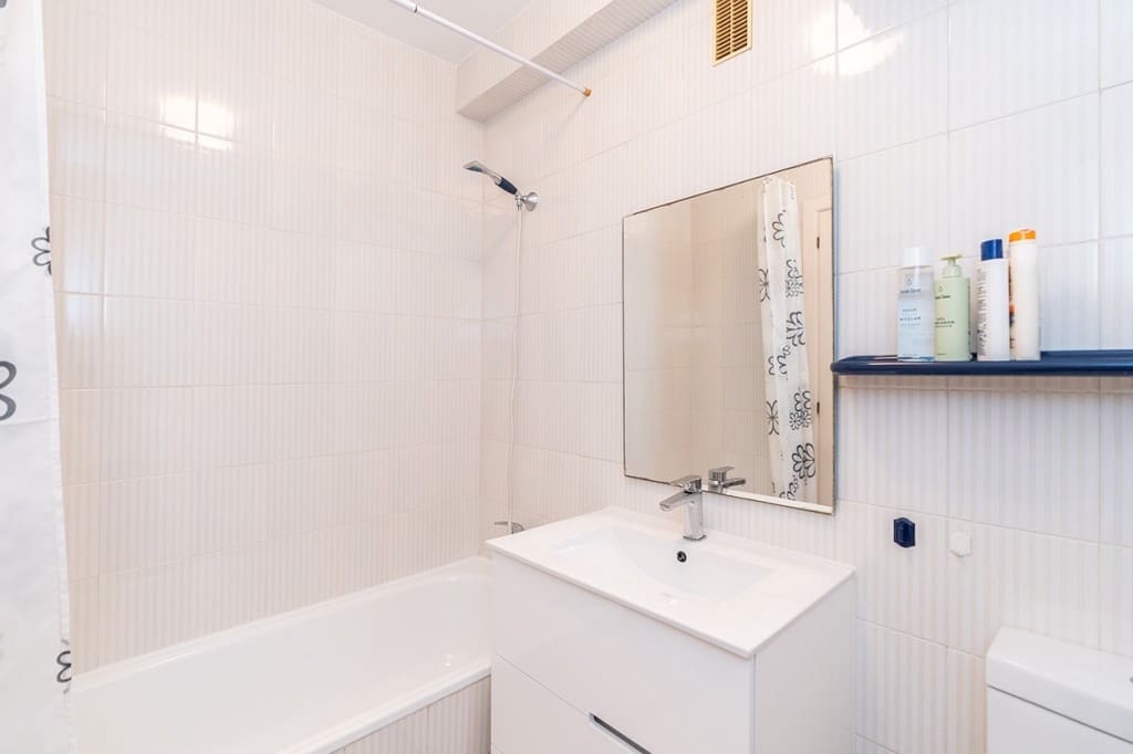 2 bedroom Apartment for sale in Calahonda with pool - € 579,000 (Ref: 9024228)