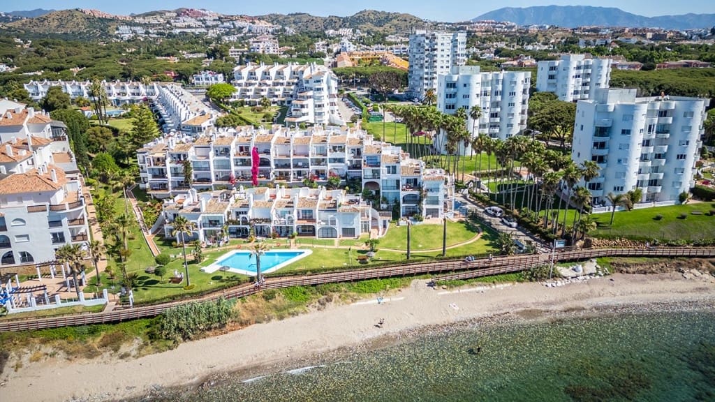 2 slaapkamer Appartement te koop in Calahonda met zwembad - € 579.000 (Ref: 9024228)