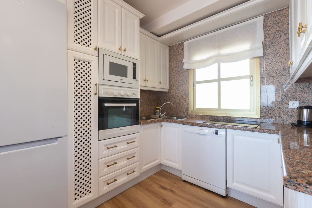 2 soveværelse Penthouse til salg i Elviria med swimmingpool - € 950.000 (Ref: 9040629)