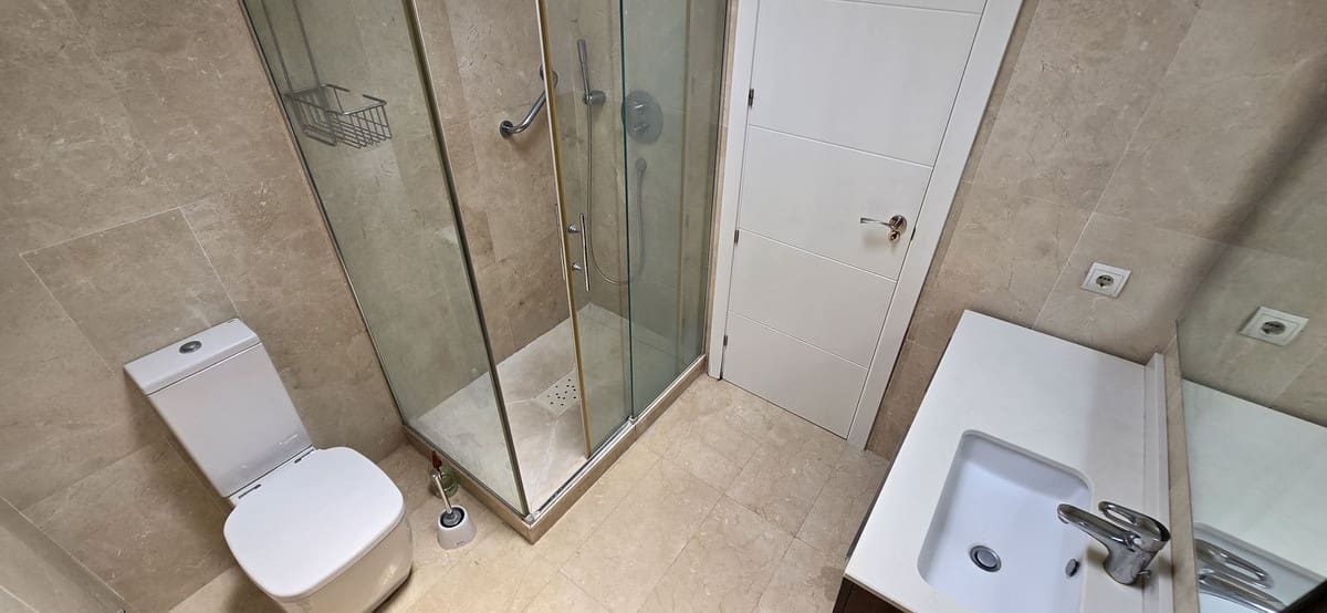 3 soveværelse Byhus til salg i Estepona med swimmingpool - € 615.000 (Ref: 9040635)