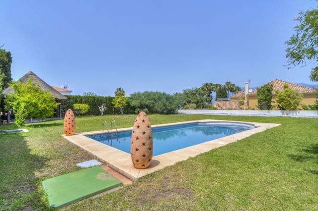 5 soveværelse Villa til salg i El Rosario, Marbella med swimmingpool - € 2.100.000 (Ref: 9081876)