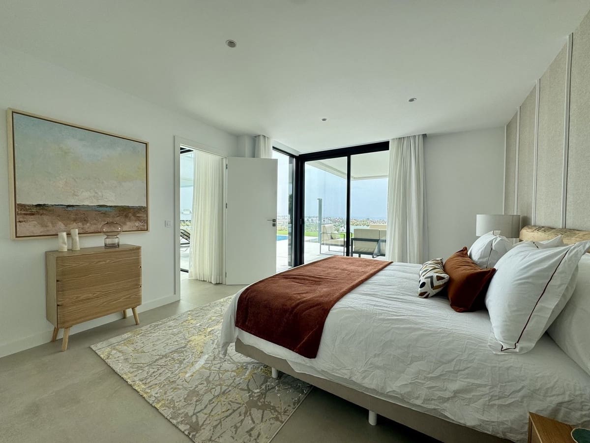 6 makuuhuone Huvila myytävänä paikassa Estepona mukana uima-altaan - 2 980 000 € (Ref: 9081880)