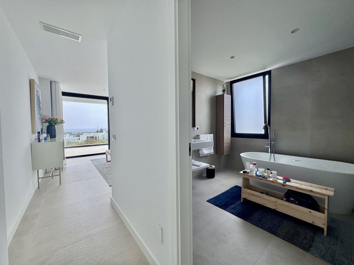 6 makuuhuone Huvila myytävänä paikassa Estepona mukana uima-altaan - 2 980 000 € (Ref: 9081880)