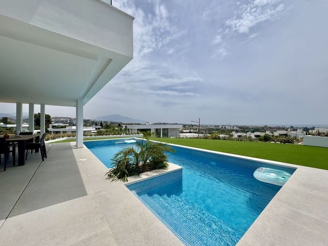 6 bedroom Villa for sale in Parque Central, Estepona with pool - € 2,980,000 (Ref: 9081880)