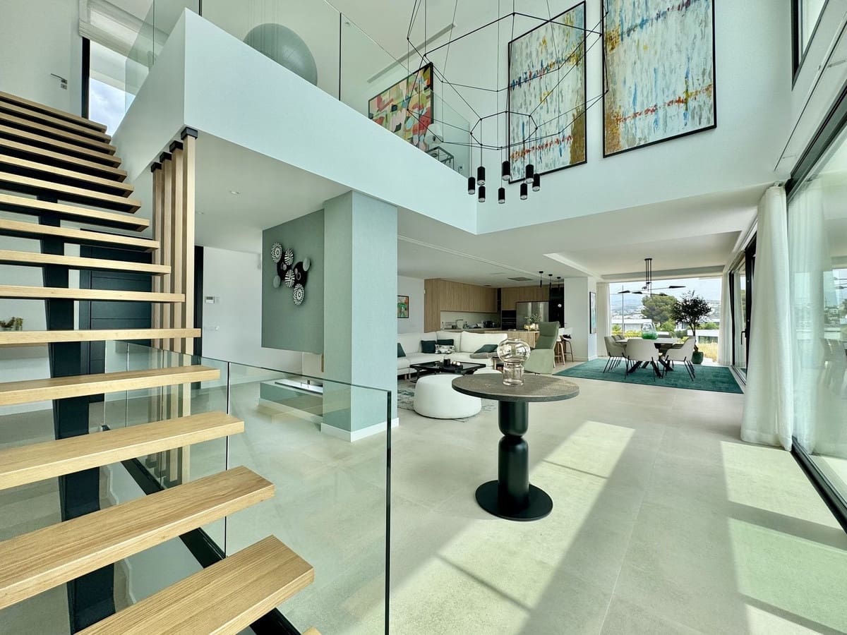 6 soverom Villa til salgs i Estepona med svømmebasseng - € 2 980 000 (Ref: 9081880)