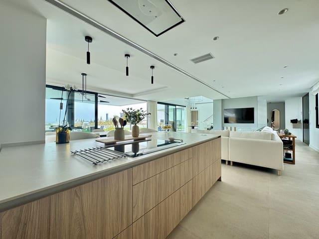 Chalet de 6 habitaciones en Parque Central, Estepona en venta con piscina - 2.980.000 € (Ref: 9081880)