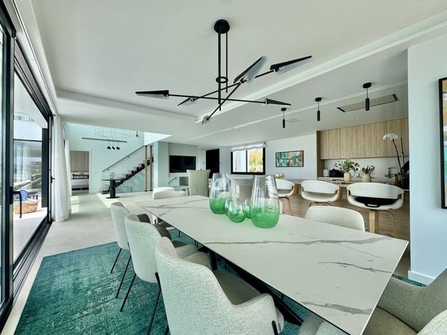 Chalet de 6 habitaciones en Parque Central, Estepona en venta con piscina - 2.980.000 € (Ref: 9081880)