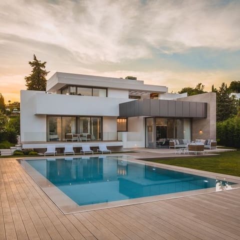 4 soveværelse Villa til salg i Parque Central, Estepona med swimmingpool - € 2.250.000 (Ref: 9081882)