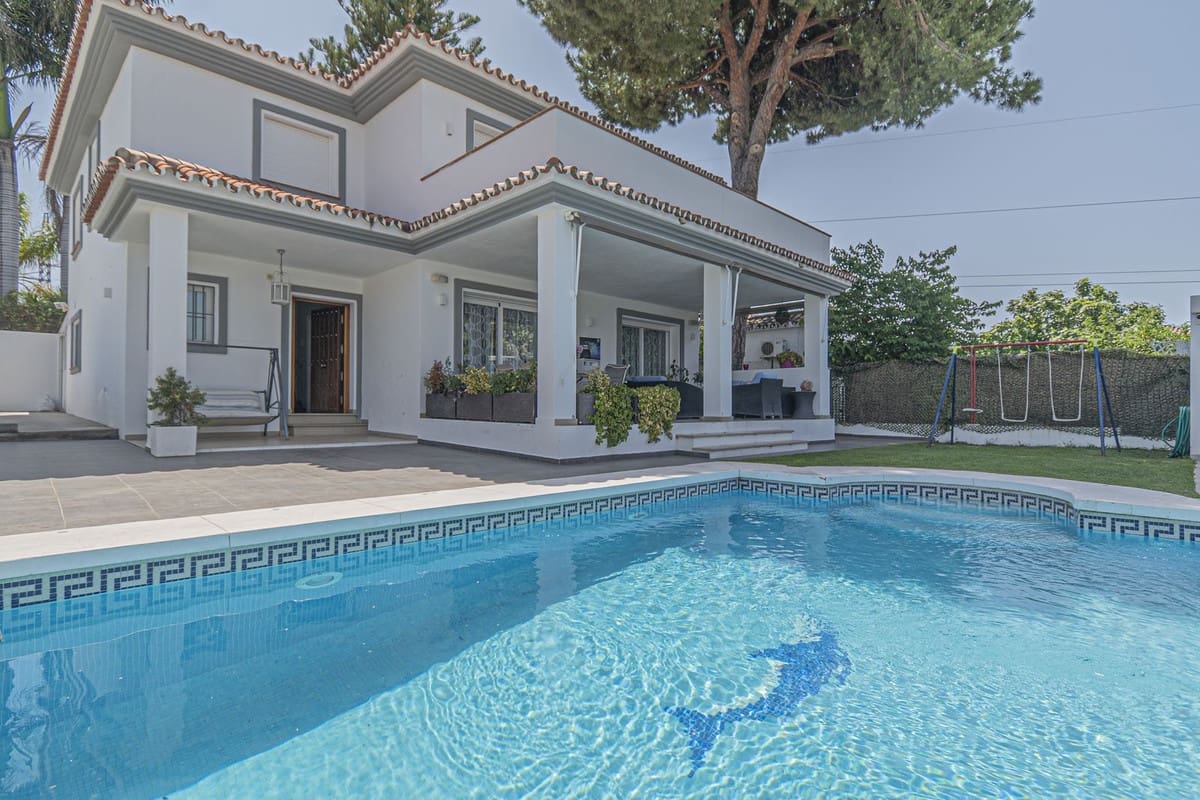 5 soveværelse Villa til salg i San Pedro de Alcantara med swimmingpool - € 2.100.000 (Ref: 9081896)
