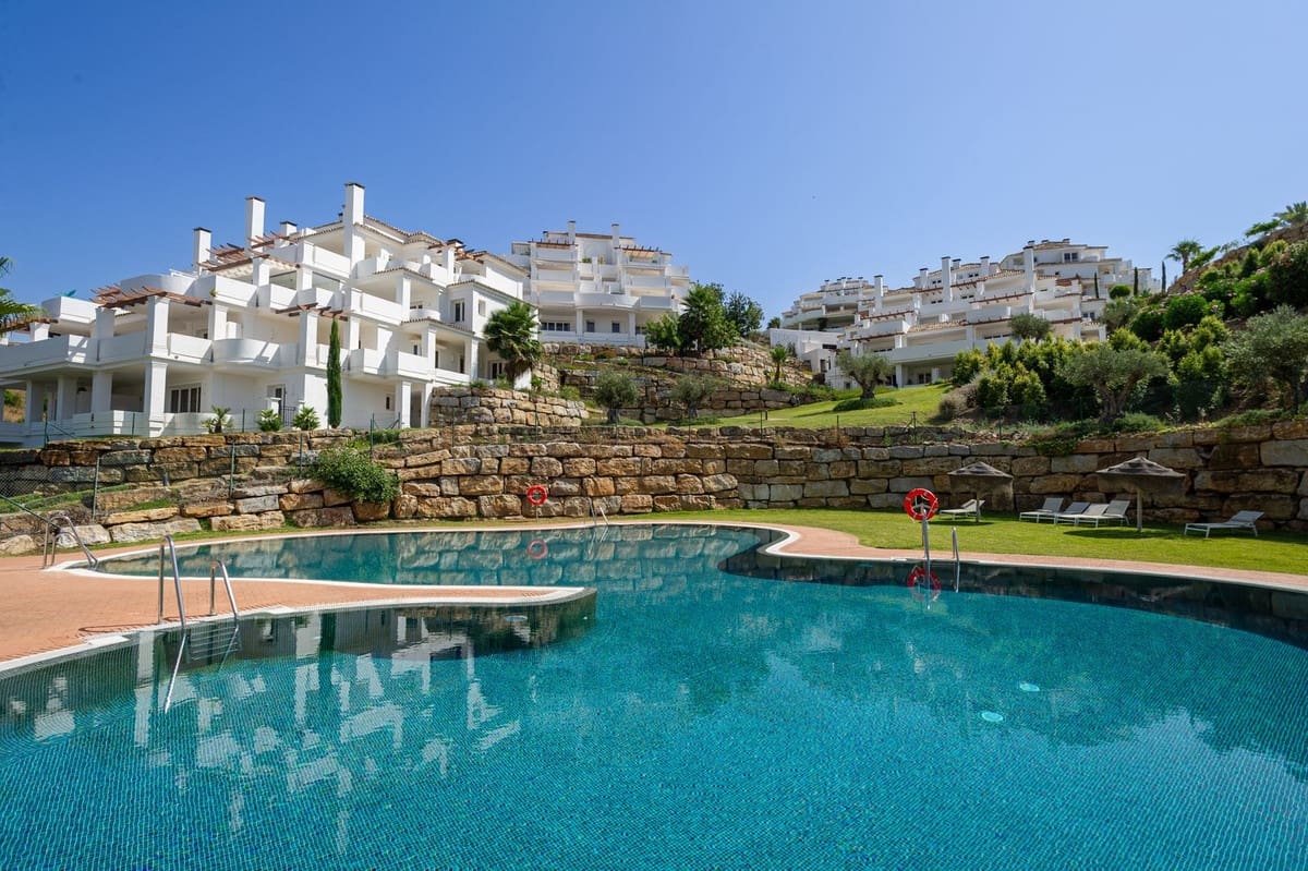 2 soveværelse Lejlighed til salg i Nueva Andalucia med swimmingpool - € 629.000 (Ref: 9081902)