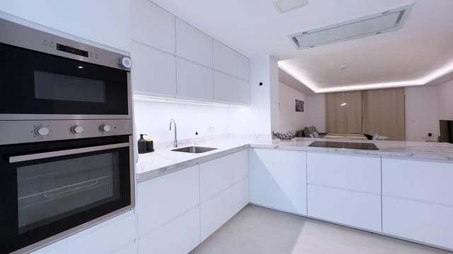 2 soverom Leilighet til salgs i Puerto Banus, Marbella med svømmebasseng - € 525 000 (Ref: 9081909)