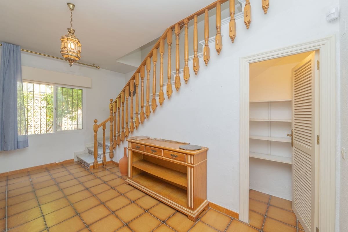 3 soveværelse Villa til salg i Marbella med swimmingpool - € 1.200.000 (Ref: 9081912)