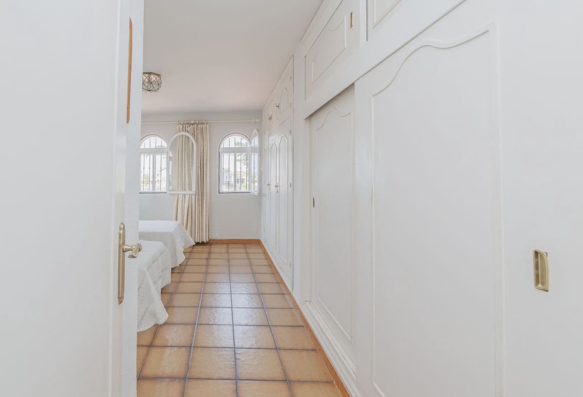 3 soveværelse Villa til salg i Marbella med swimmingpool - € 1.200.000 (Ref: 9081912)