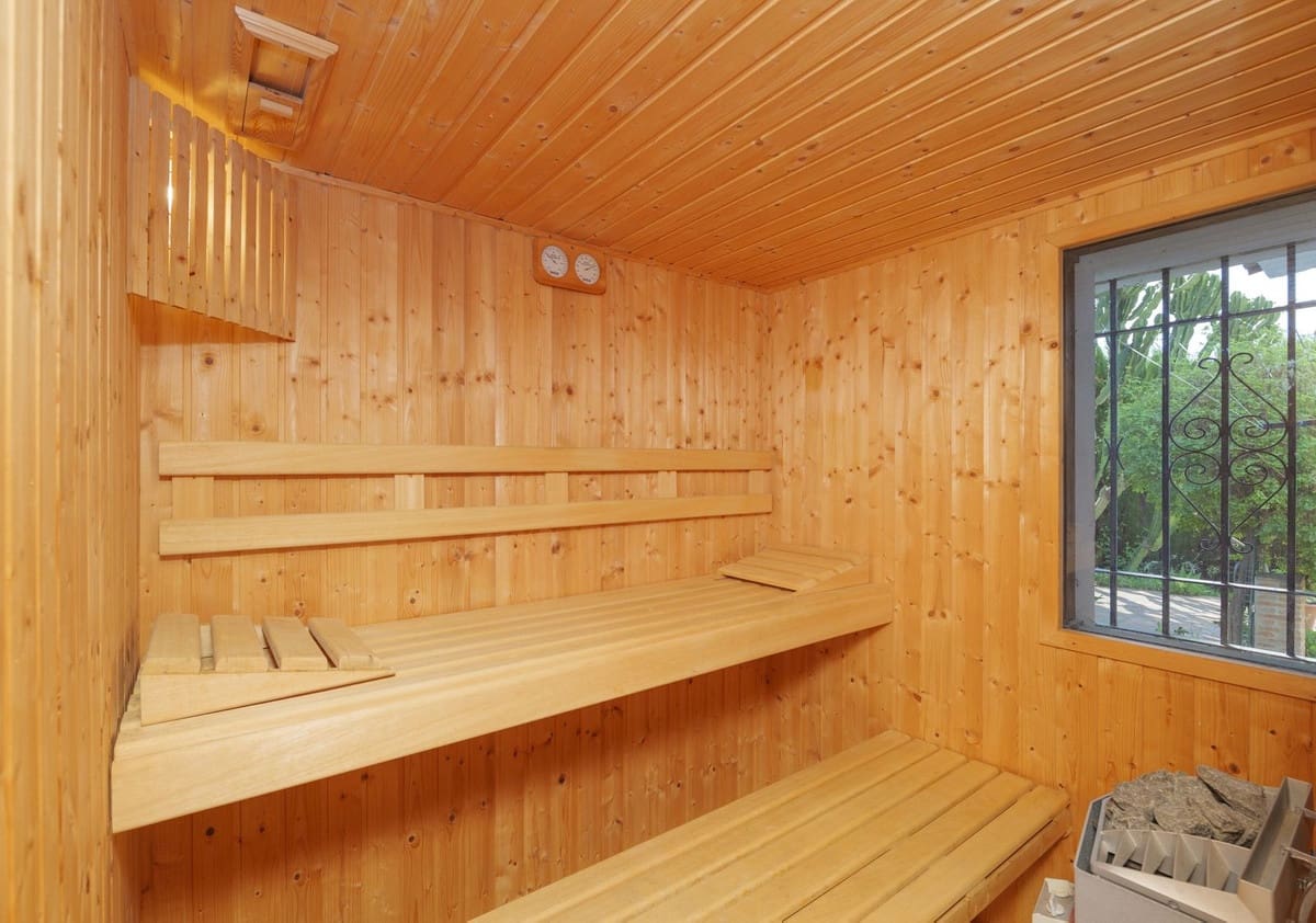 3 soveværelse Villa til salg i Marbella med swimmingpool - € 1.200.000 (Ref: 9081912)